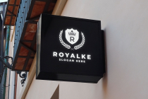 The Regal Emblem of Superior Quality Screenshot 1